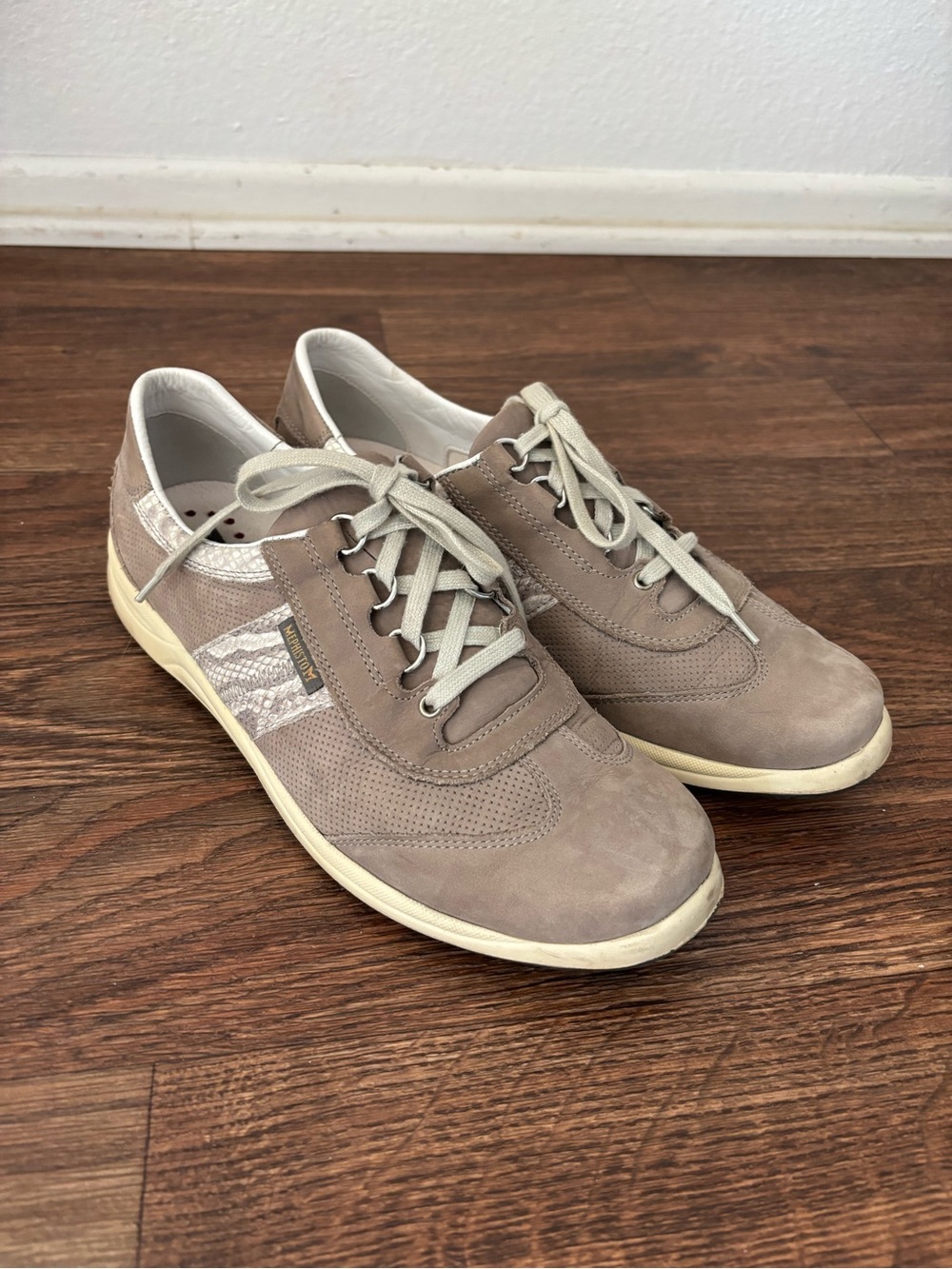 Mephisto Run Off Air Jet Comfort Walking Shoes Gray Snake Women's Size 10
